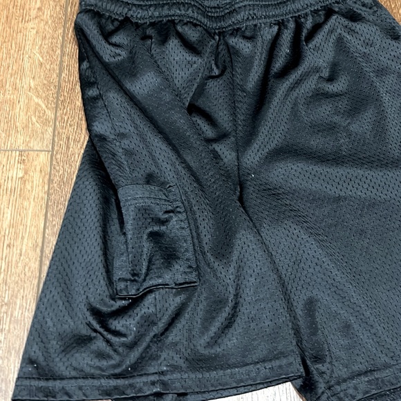 Men’s shorts - Picture 2 of 3